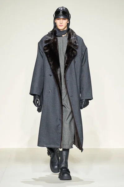 Look 1